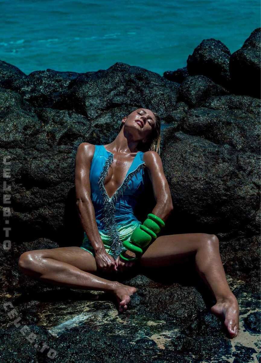 Candice Swanepoel nude photo 5