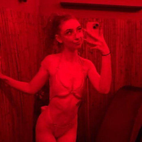 Candy Page nude photo 1