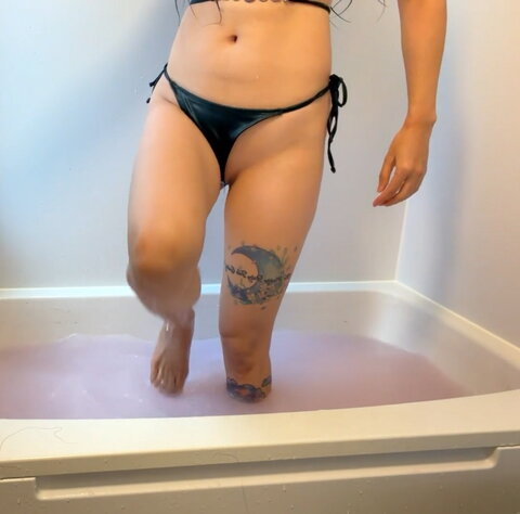Canniny nude photo 2