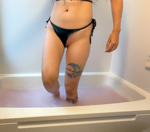 Canniny nude photo 1