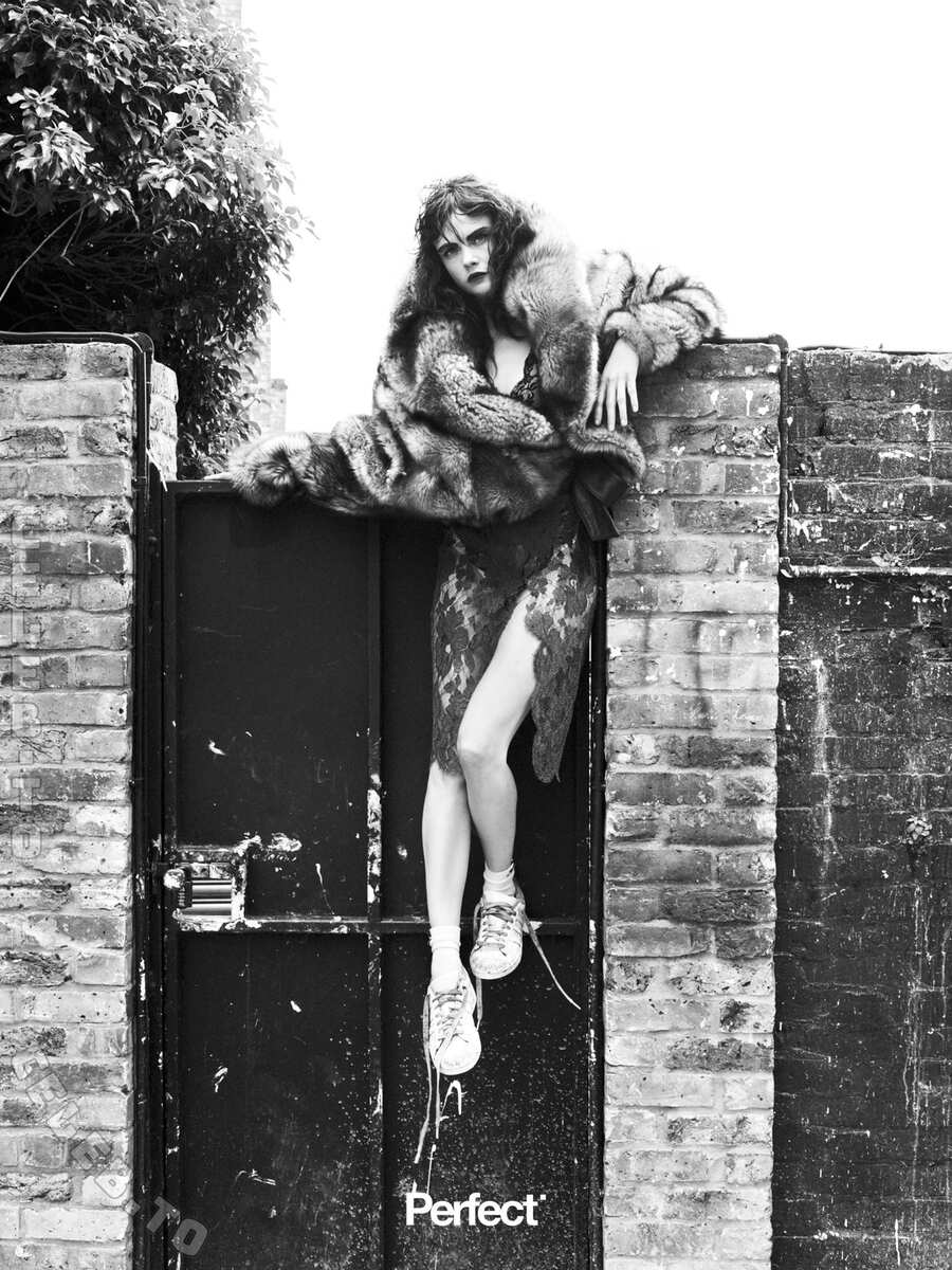 Cara Delevingne nude photo 3