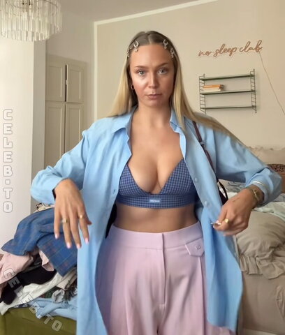 Caramella nude photo 12