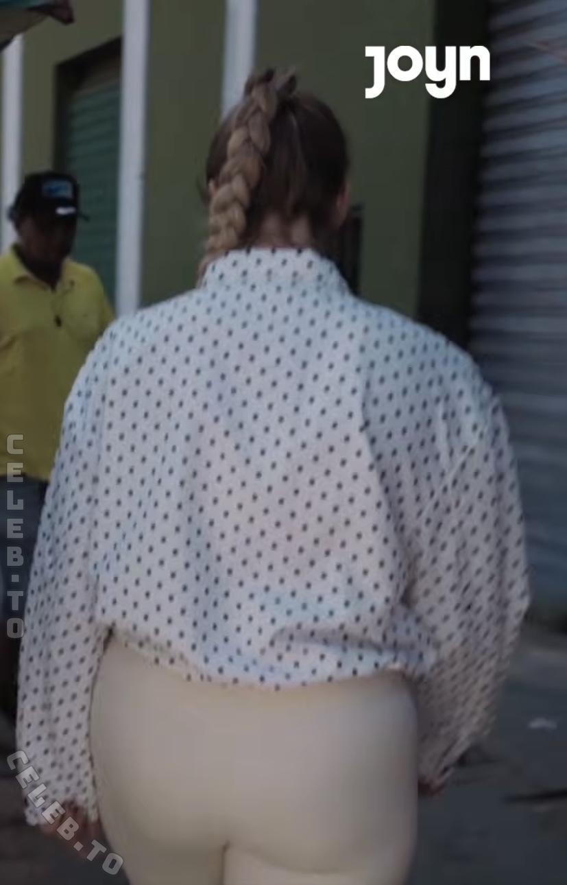Caramella nude photo 1