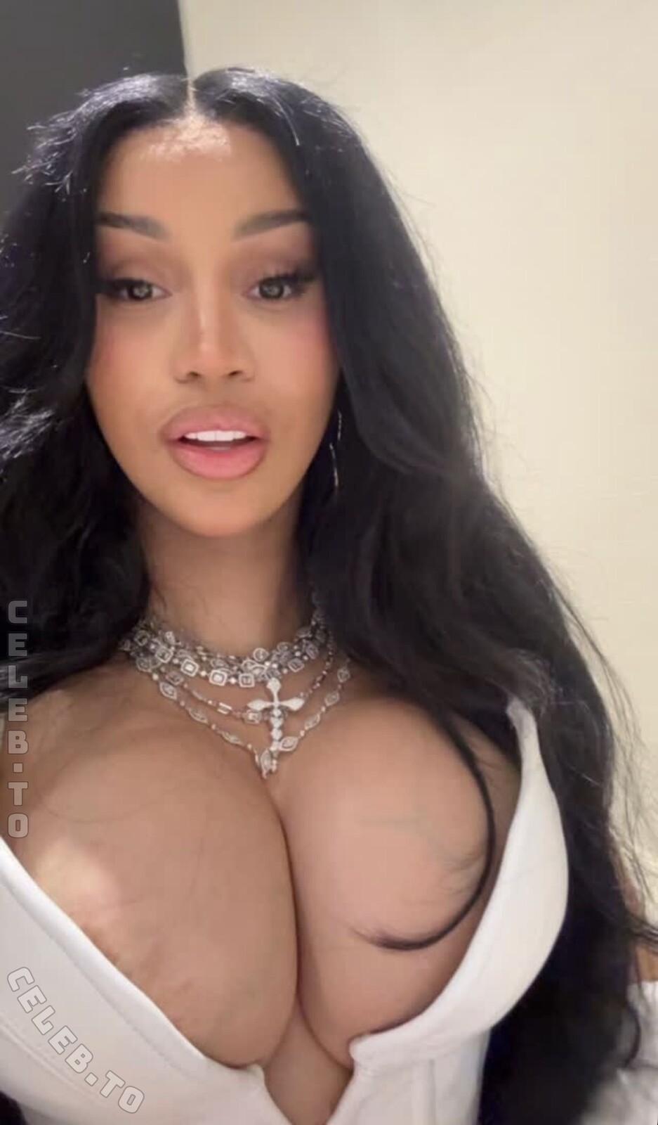 Cardi B nude photo 1