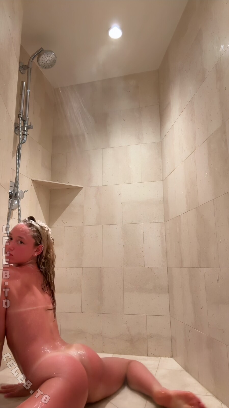 Cardin Isabelle nude photo 3