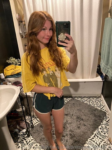 Carebearcarli nude photo 6