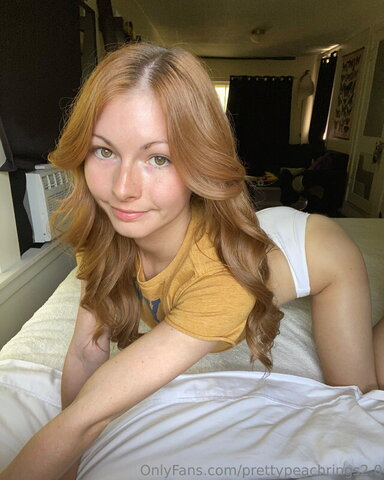 Carebearcarli nude photo 3