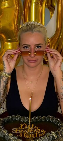 Carina Spack – She has turned 30 🎉