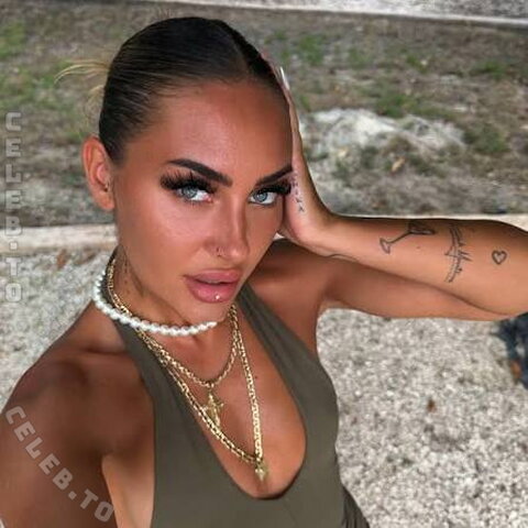 Carina.nl nude photo 2