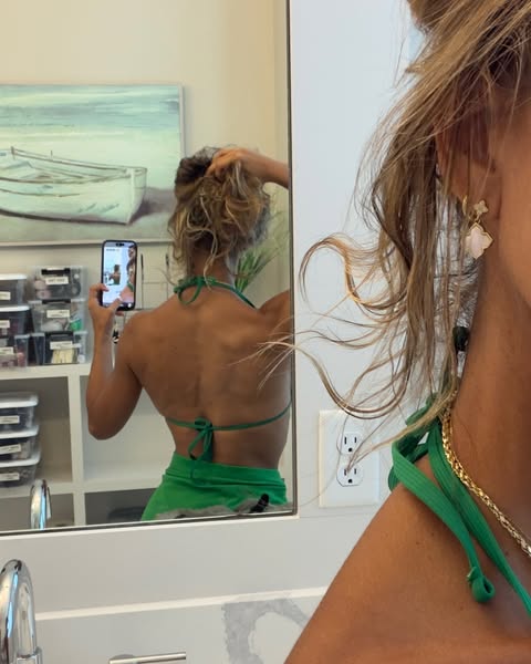 Carla Outes nude photo 3