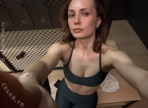 Carla Sophie Schell nude photo 3