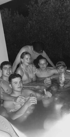 Carla Sophie Schell nude photo 8