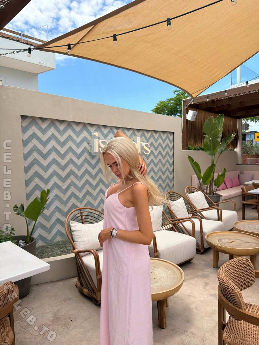 Carla Wiedbrauk nude photo 2