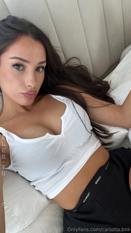 carlotta.bnk nude photo 42