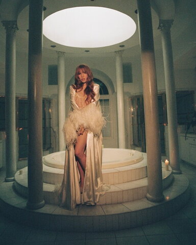 Carly Rae Jepsen nude photo 10