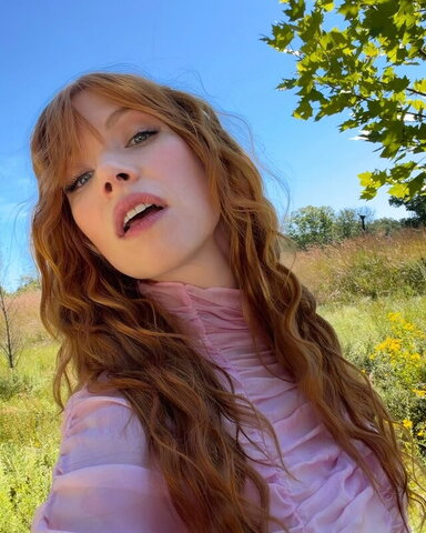 Carly Rae Jepsen nude photo 6
