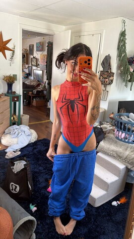 Carly nude photo 1
