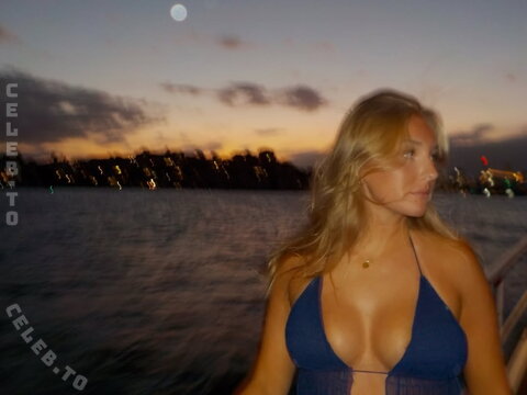 carly.hro nude photo 5