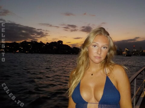 carly.hro nude photo 8