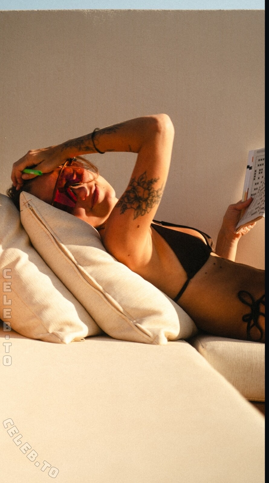 Carlyhymz nude photo 2
