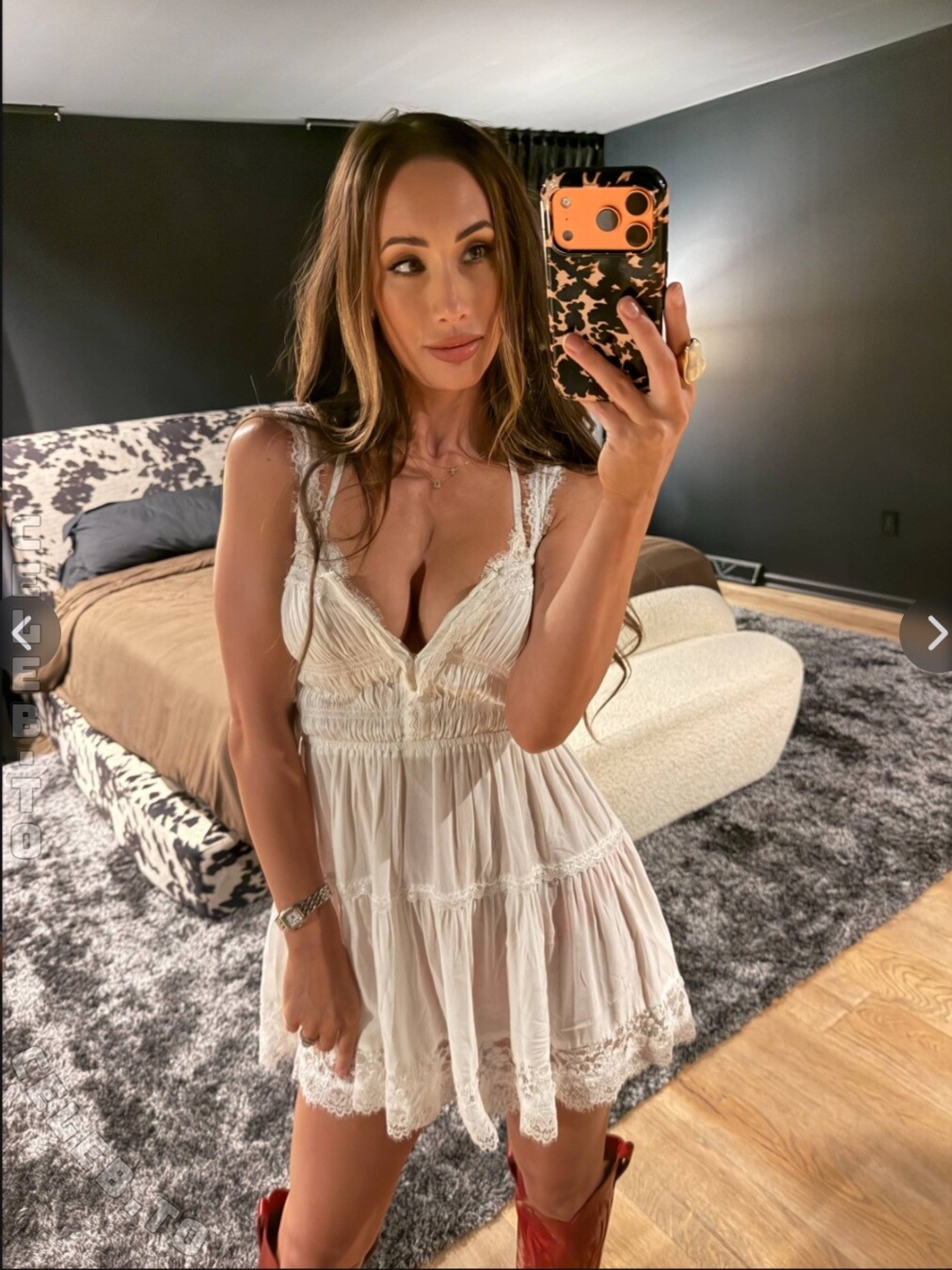 Carmella nude photo 4