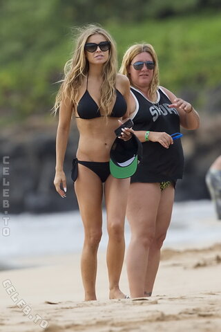 Carmen Electra nude photo 11