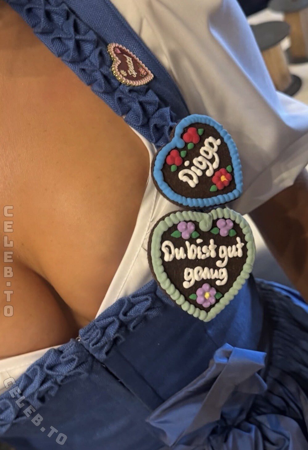 Caro Daur nude photo 2