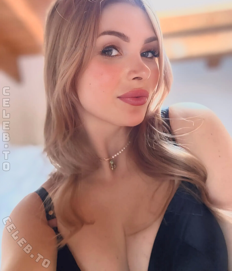 Carolin Groß nude photo 3