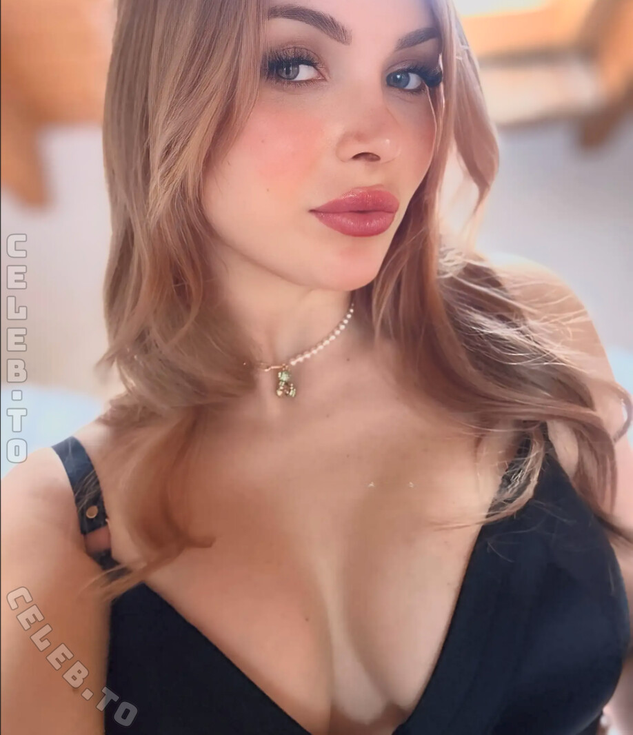 Carolin Groß nude photo 4