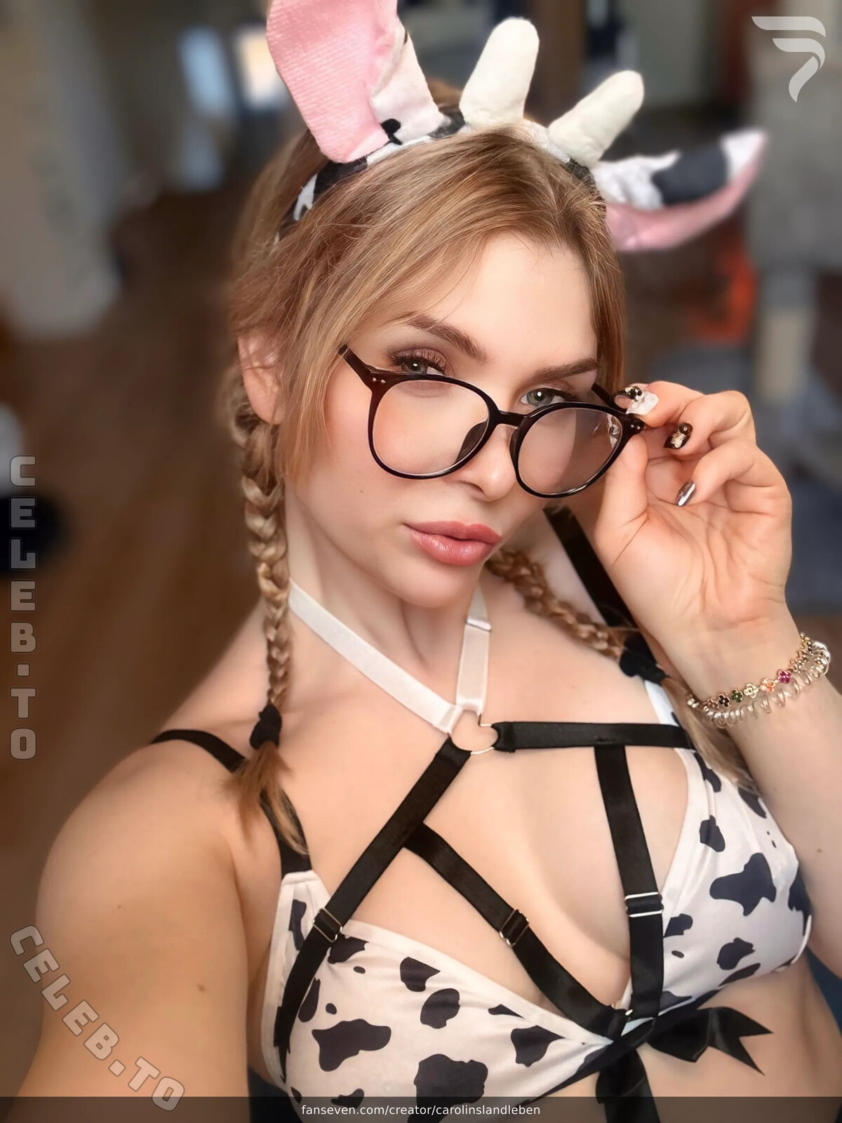 Carolin Groß nude photo 1