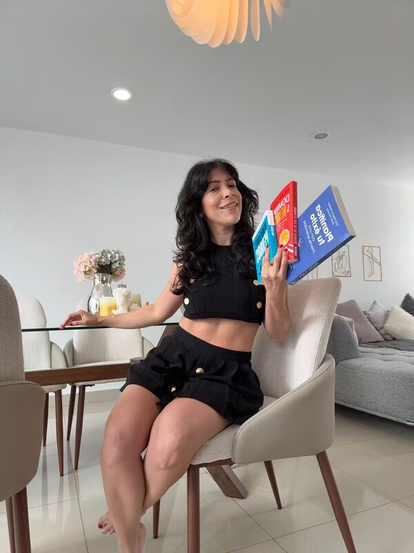 Carolina Roldan nude photo 14