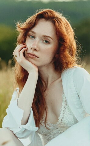 Caroline Cavitt Wade nude photo 6