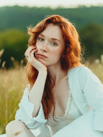 Caroline Cavitt Wade nude photo 4