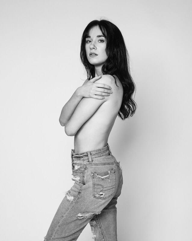 Caroline Cavitt Wade nude photo 2