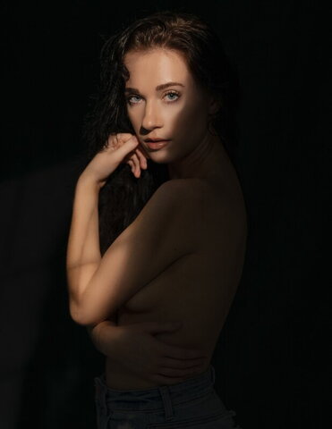 Caroline Cavitt Wade nude photo 1
