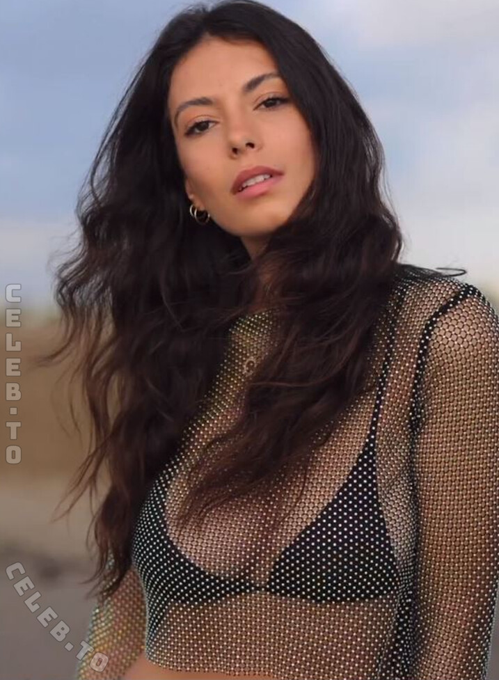 Caroline Podlewski nude photo 7