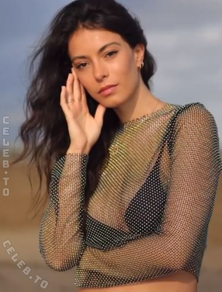 Caroline Podlewski nude photo 10