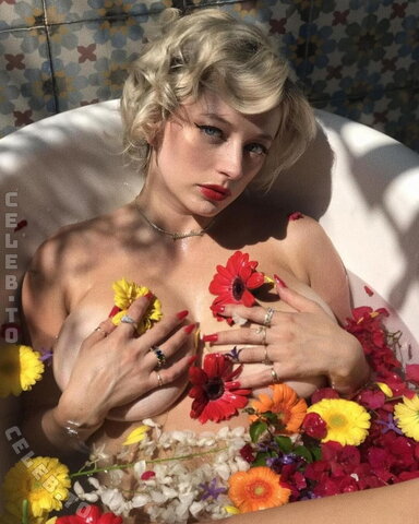 Caroline Vreeland nude photo 81