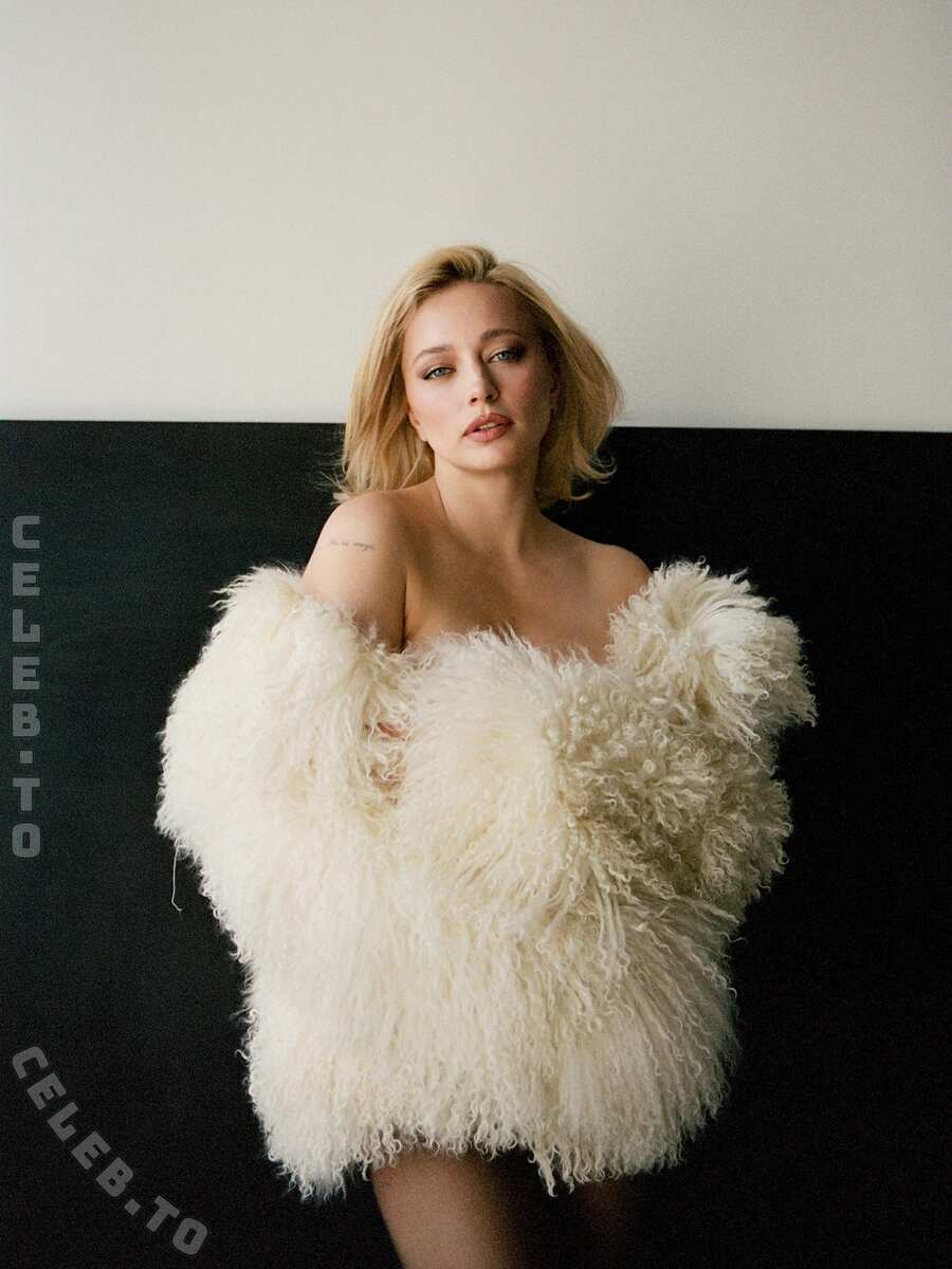 Caroline Vreeland nude photo 13