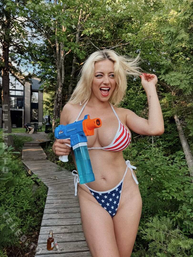 Caroline Vreeland nude photo 10