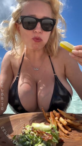 Caroline Vreeland Sexy (1 photo)