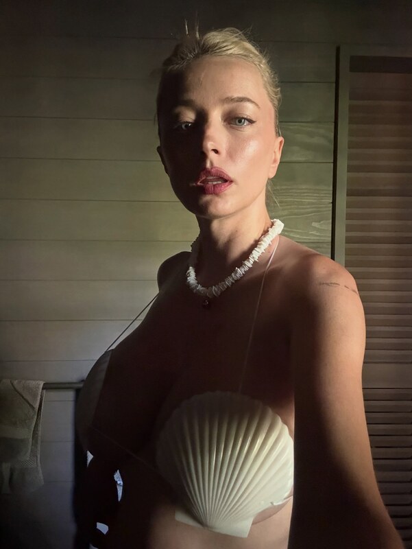 Caroline Vreeland nude photo 2