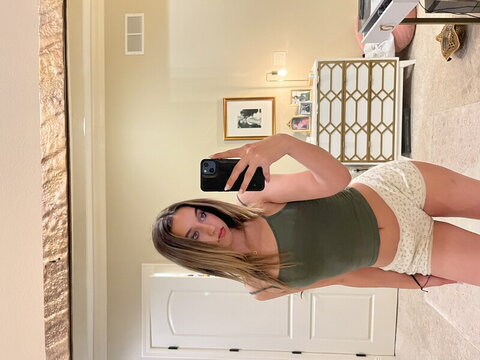 carolinefbyron nude photo 20
