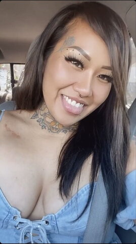 Carolinehellcat nude photo 1