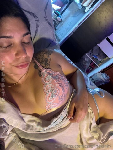 carolinekinky nude photo 12