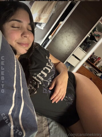 carolinekinky nude photo 8