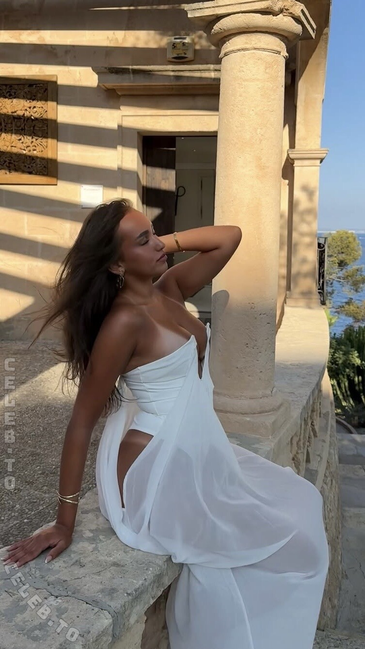 caro.lnw nude photo 3