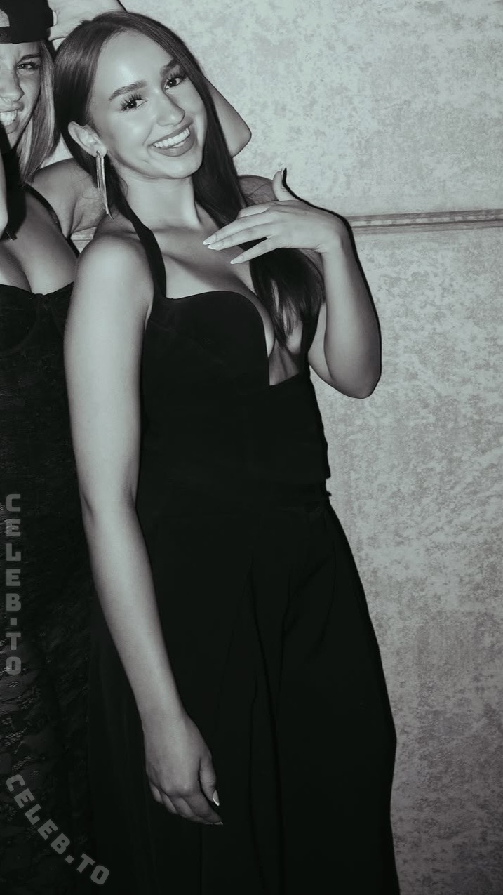 caro.lnw nude photo 3