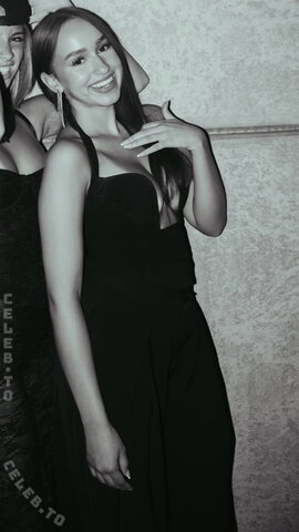 caro.lnw nude photo 6