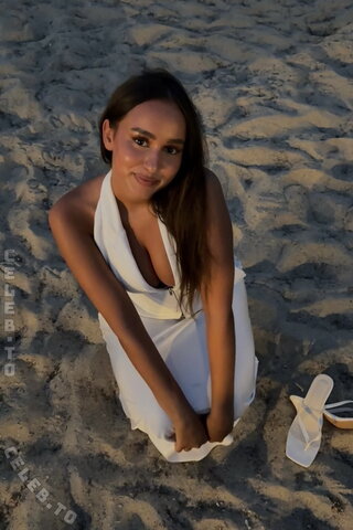 caro.lnw Sexy (2 photos)